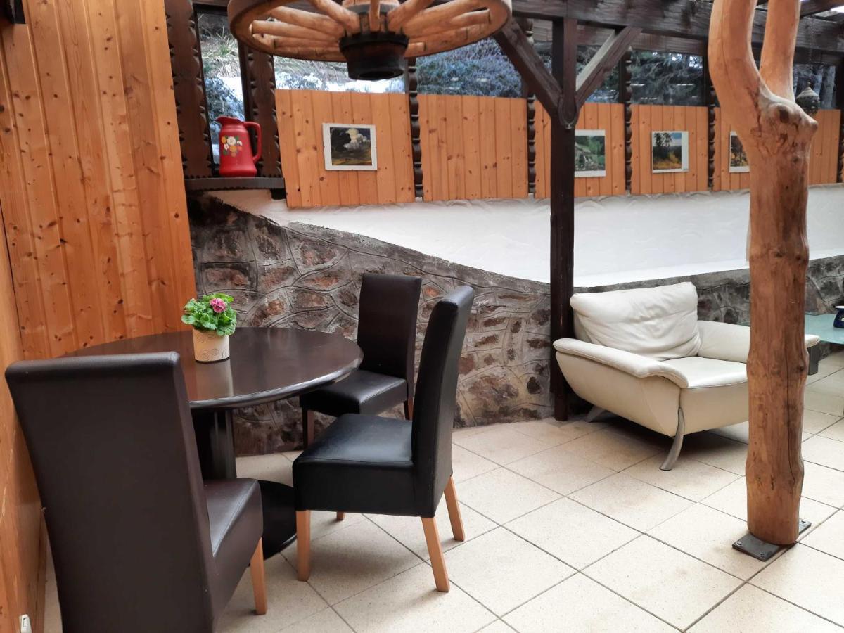 Haus Waldeck Apartamento Furtwangen Exterior foto