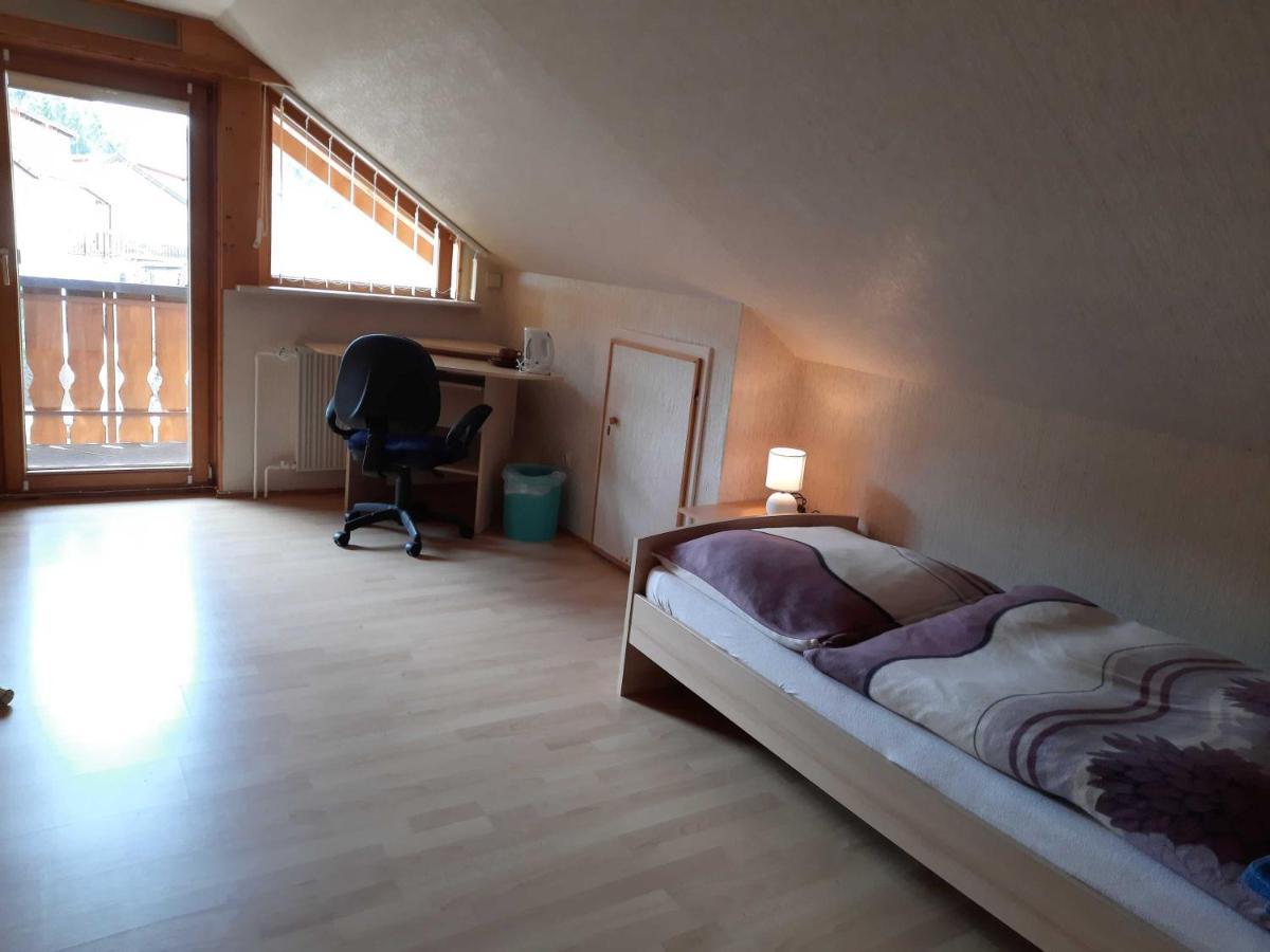 Haus Waldeck Apartamento Furtwangen Exterior foto