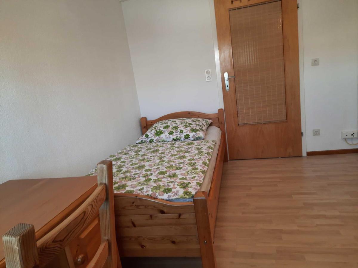 Haus Waldeck Apartamento Furtwangen Exterior foto